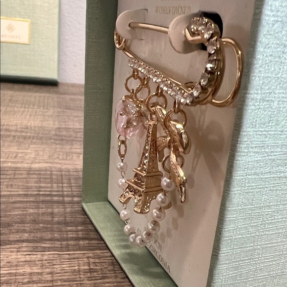 Atterri | Paris Motif Brooch ✨ - Picture 5 of 7